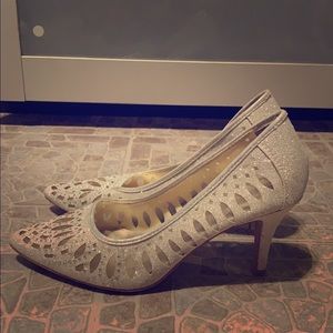 Silver vintage pumps